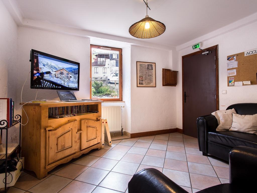 Gite-Auberge De Montvilliers Aime Exterior photo